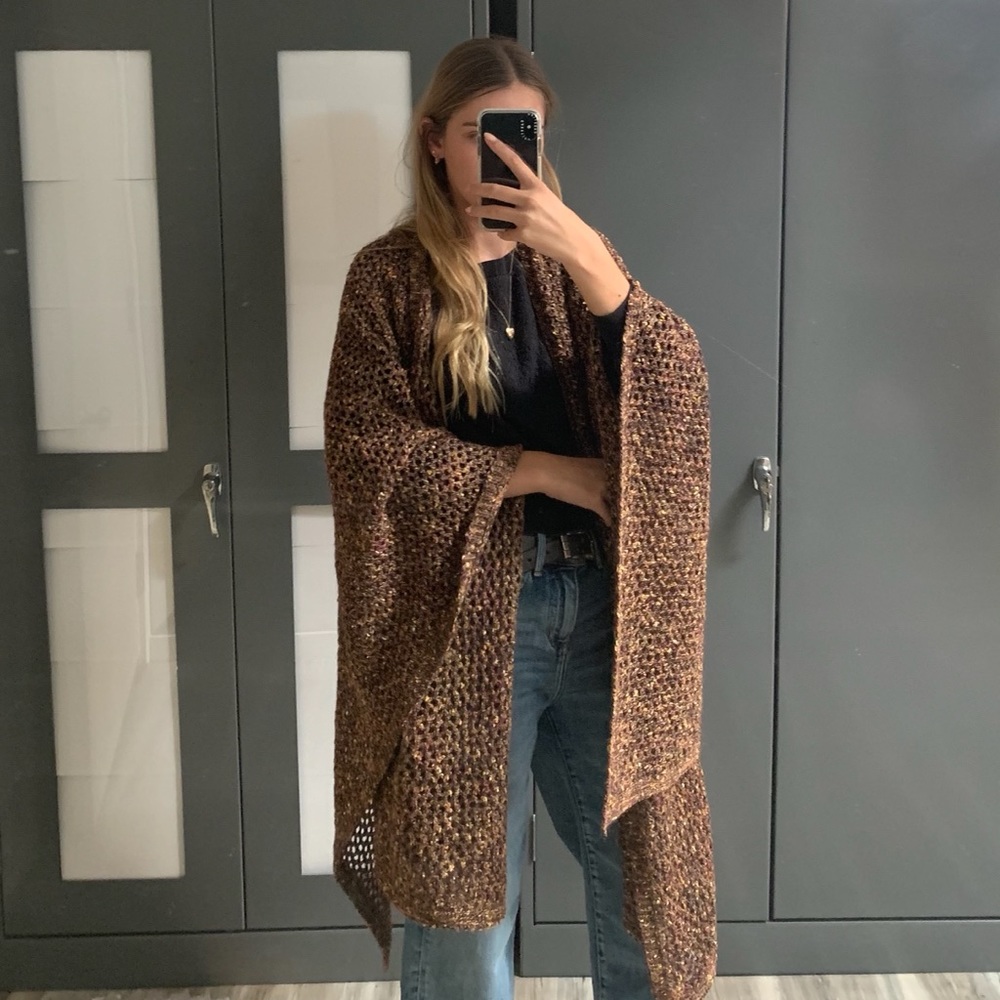 Vintage St. John shawl 💫